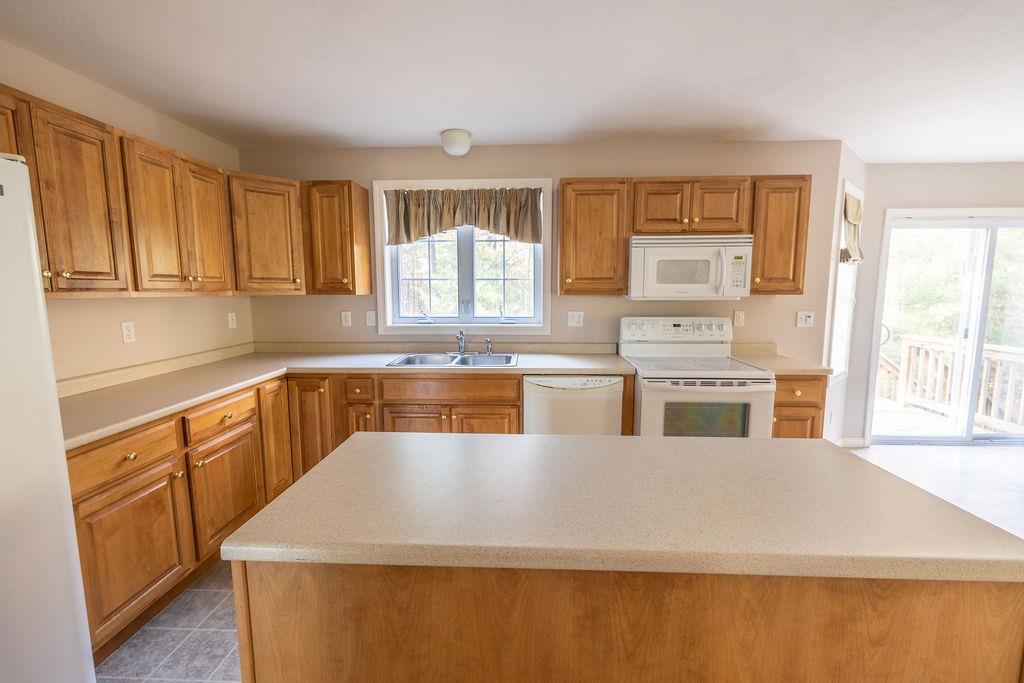 193 South Ridge Drive Manchester, NH 03109 - Photo 20 of 40