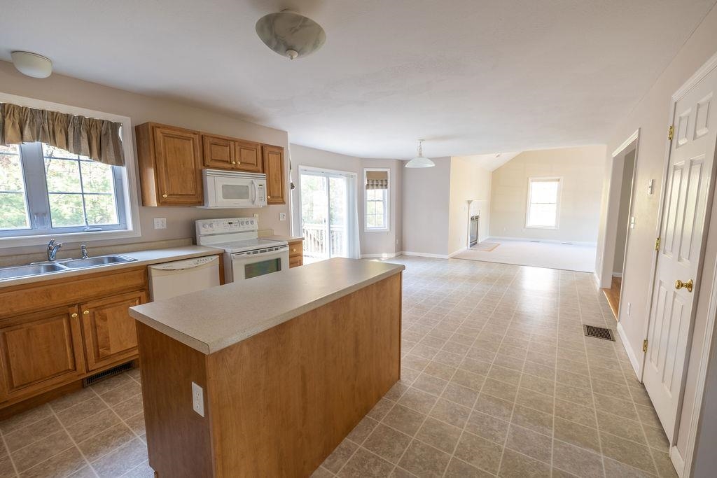 193 South Ridge Drive Manchester, NH 03109 - Photo 21 of 40