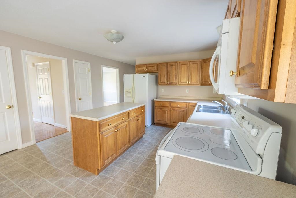 193 South Ridge Drive Manchester, NH 03109 - Photo 23 of 40