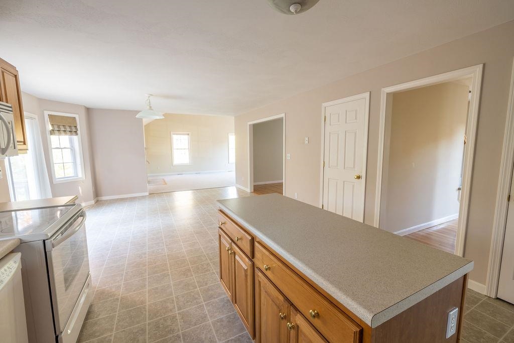 193 South Ridge Drive Manchester, NH 03109 - Photo 25 of 40