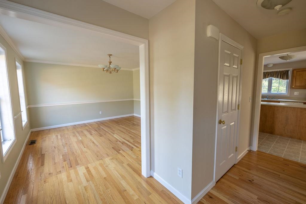193 South Ridge Drive Manchester, NH 03109 - Photo 6 of 40