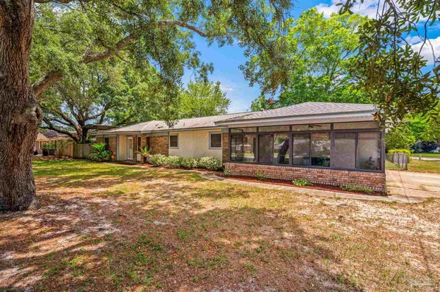 a view of a house with a yard