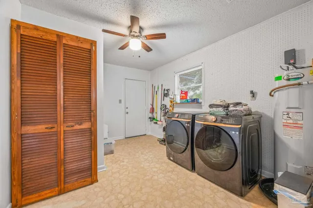 a view of livingroom with washer and dryer