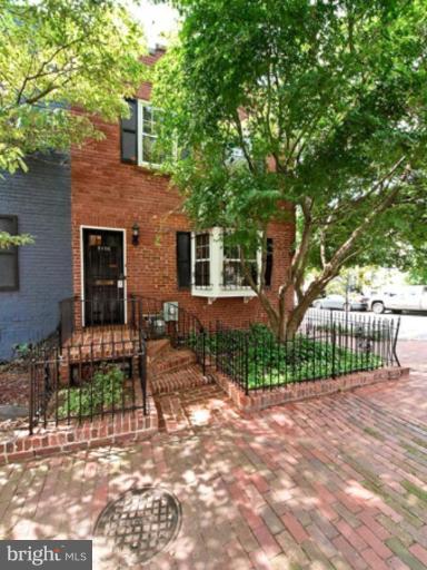 a house view with a outdoor space