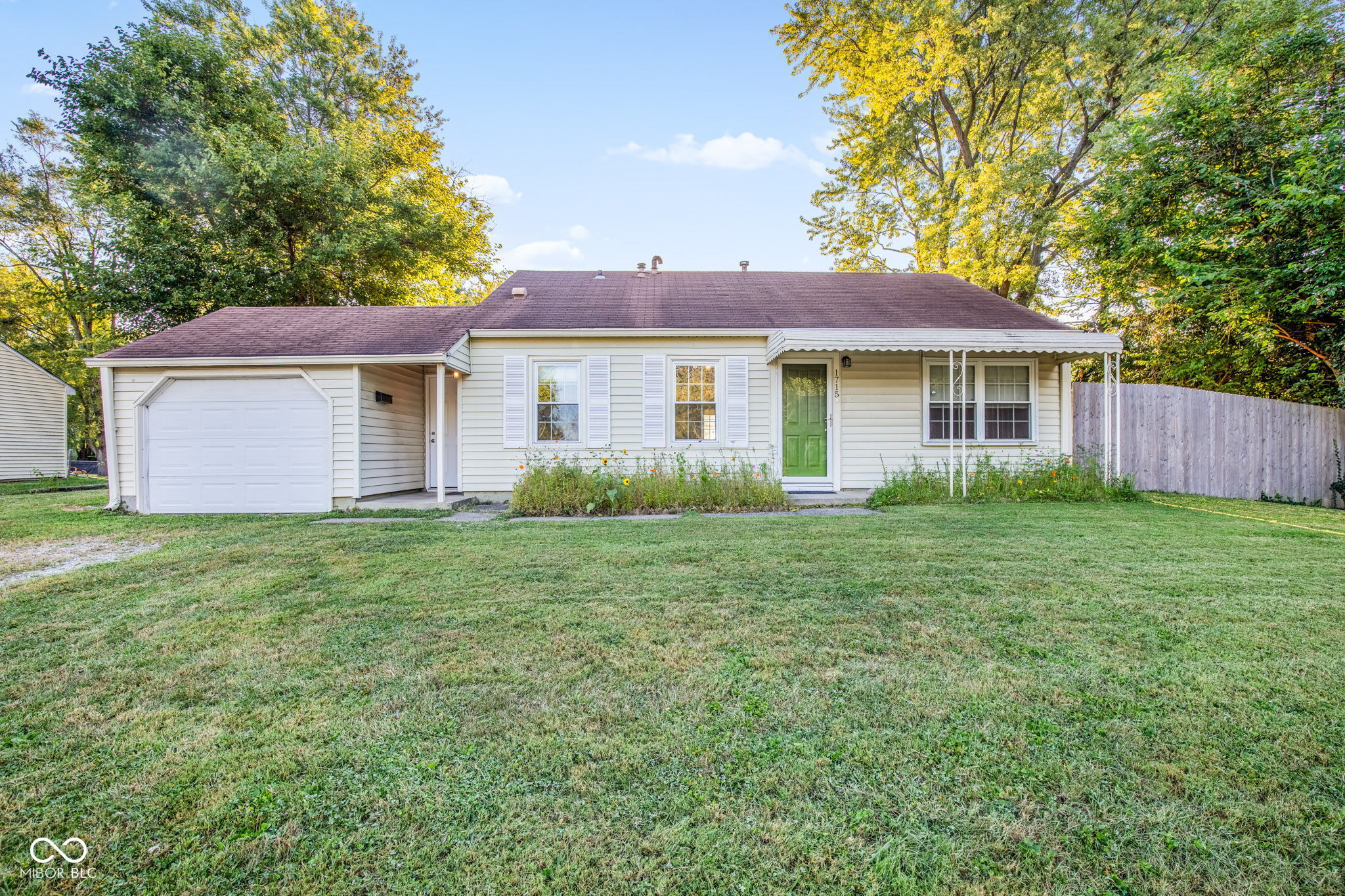 1715 North Shortridge Road Indianapolis, IN 46219 - Photo 4 of 32