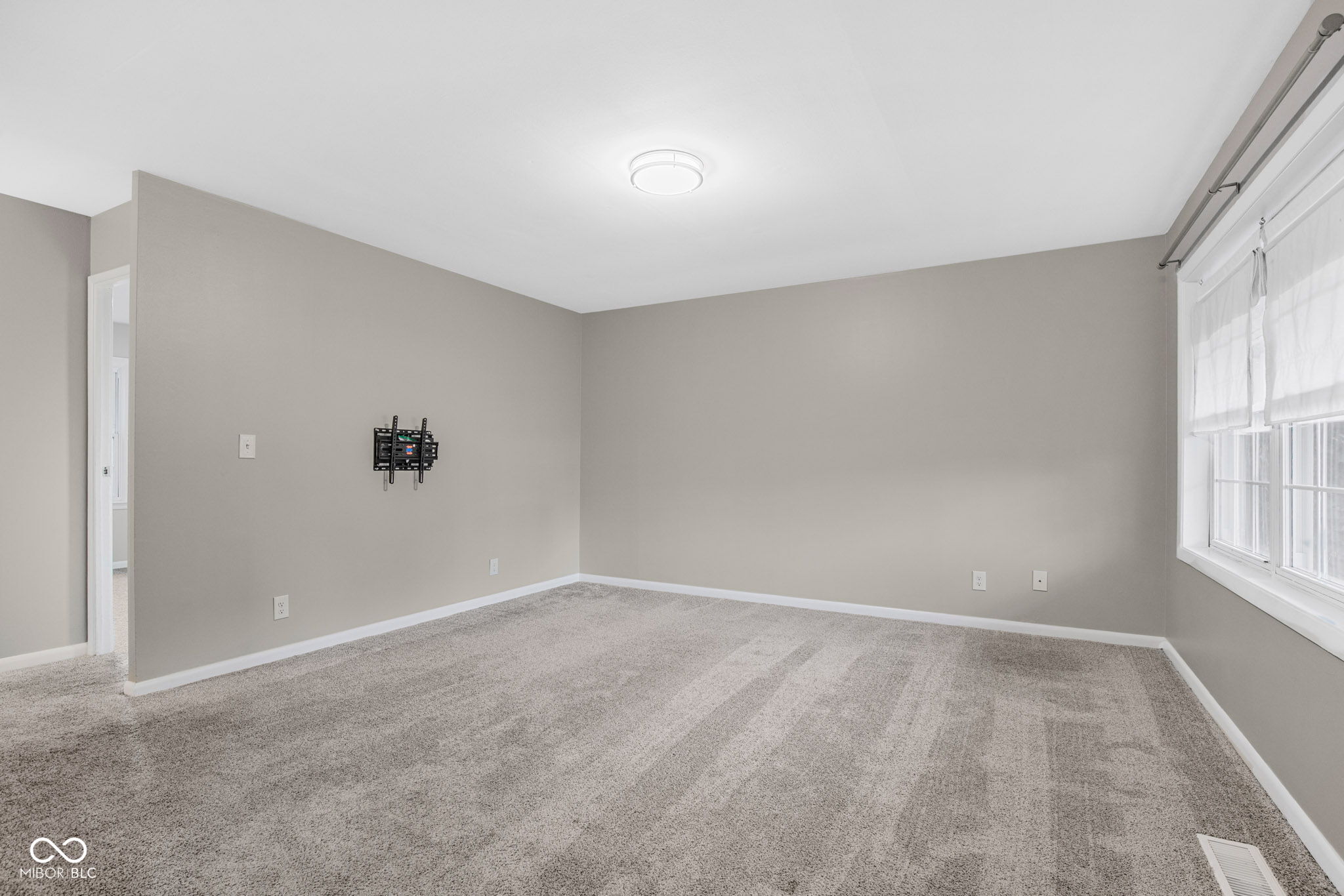 1715 North Shortridge Road Indianapolis, IN 46219 - Photo 7 of 32