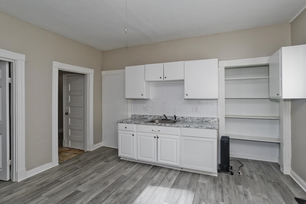 148 Yale Street Springfield, MA 01109 - Photo 6 of 37 Gallery Image 6