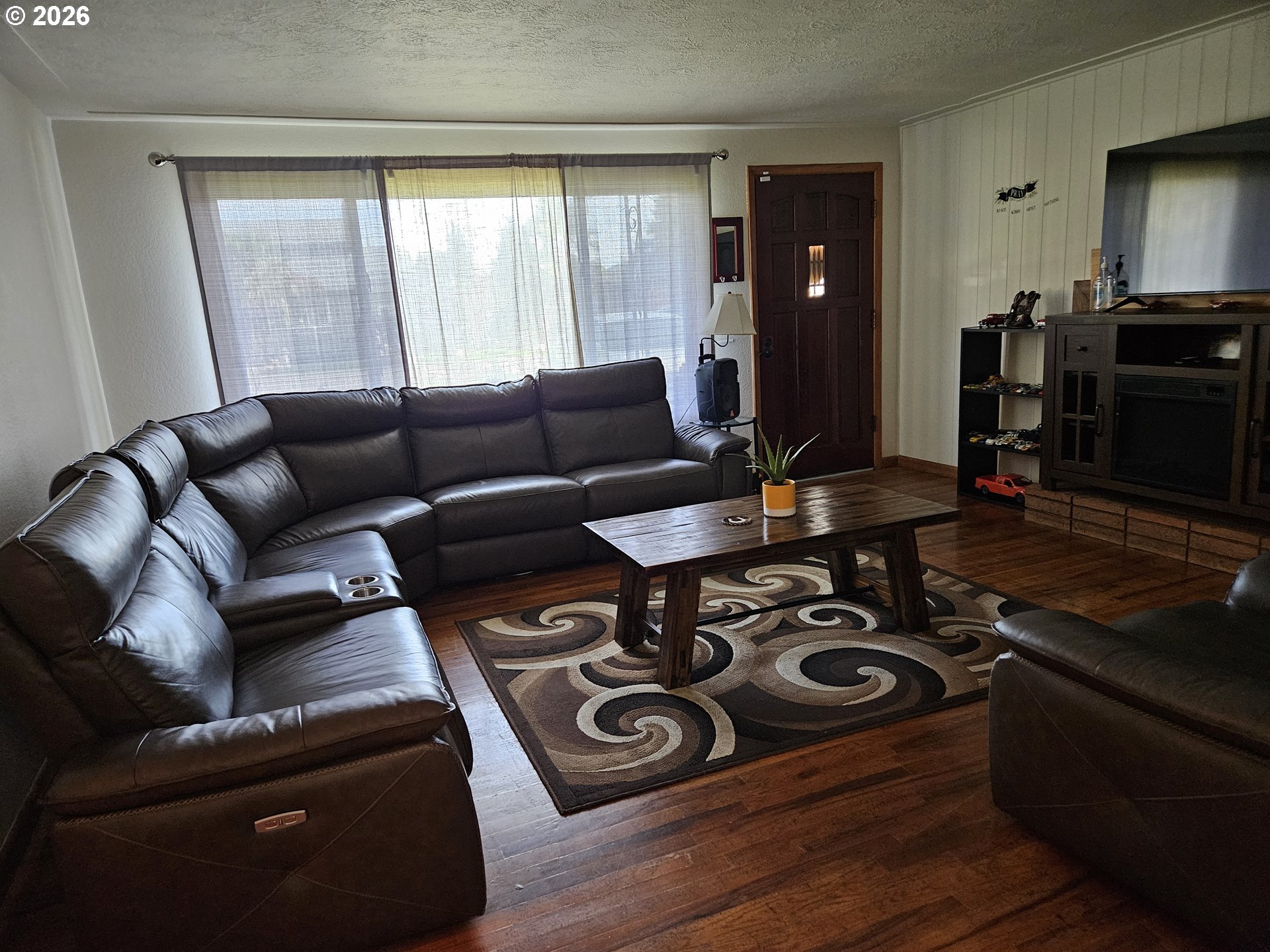 4747 Homer Road Northeast Salem, OR 97305 - Photo 3 of 21 a living room with furniture a flat screen tv and a window