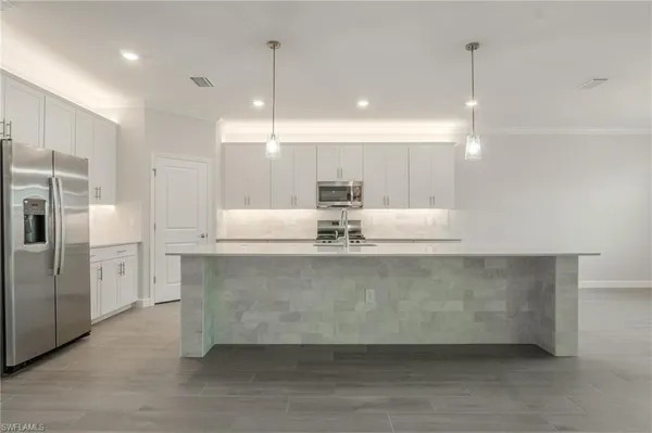 $679,999 | 21085 Verawood Loop, Estero, FL 33928