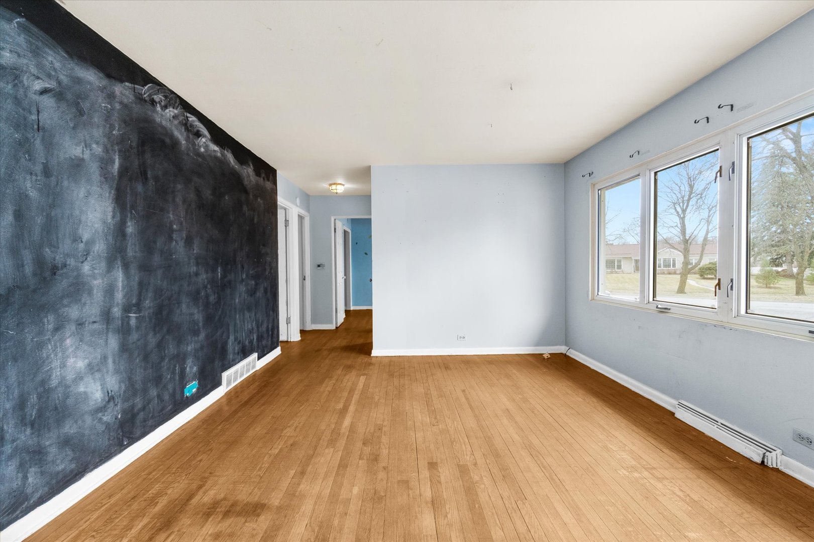 705 South Gables Boulevard Wheaton, IL 60189 - Photo 4 of 17