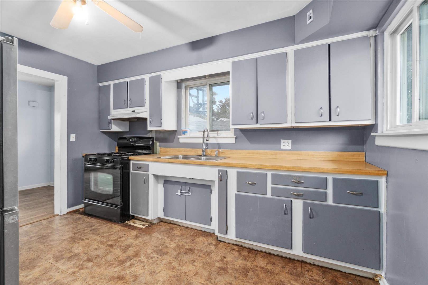 705 South Gables Boulevard Wheaton, IL 60189 - Photo 6 of 17