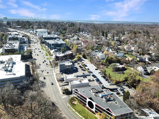 $2,700,000 | 11 Valley View Road, Great Neck, NY 11021