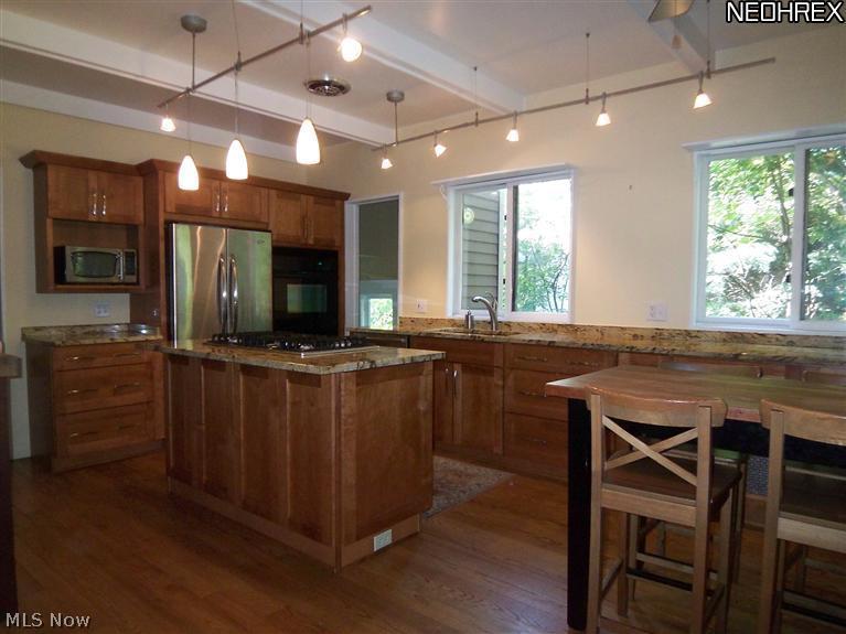 1803 Radnor Road Cleveland, OH 44118 - Photo 8 of 19