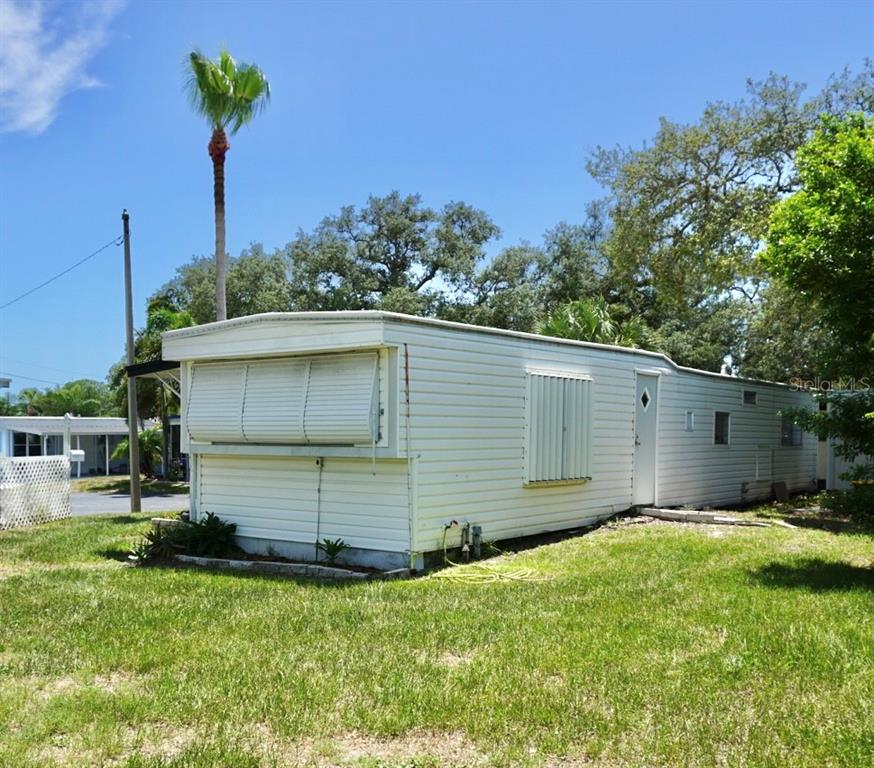 980 7th Street Northwest, Unit 71 Largo, FL 33770 - Photo 16 of 23 a view of a back yard of the house