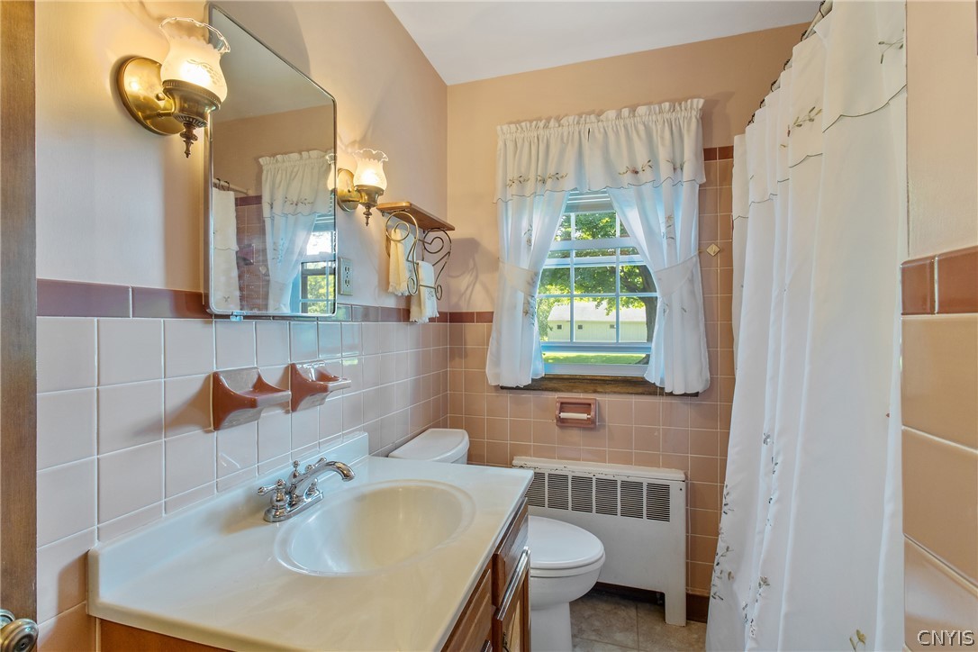 225 Kasson Road Camillus, NY 13031 - Photo 19 of 43 Main Bathroom on 1st floor