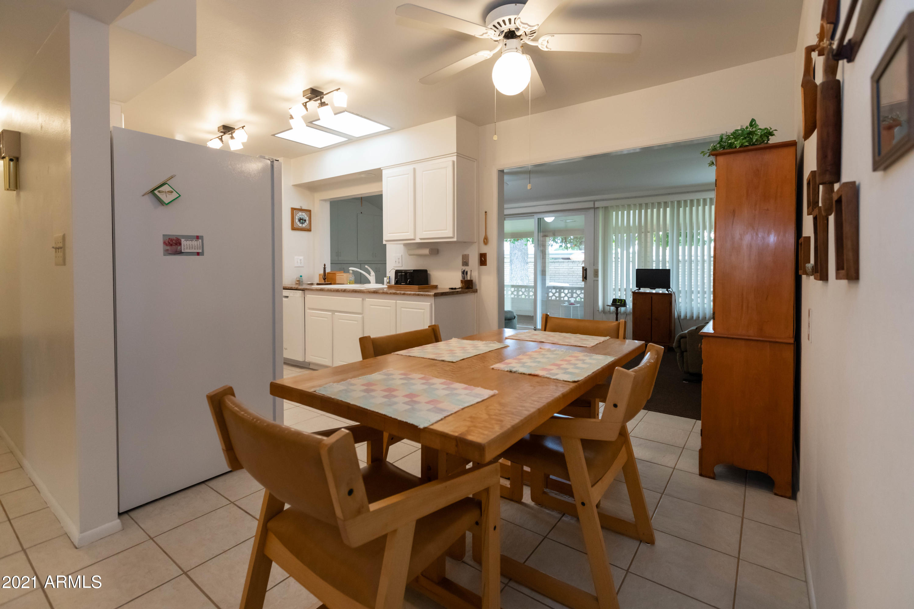 10207 West Royal Oak Road Sun City, AZ 85351 - Photo 18 of 38 dining area
