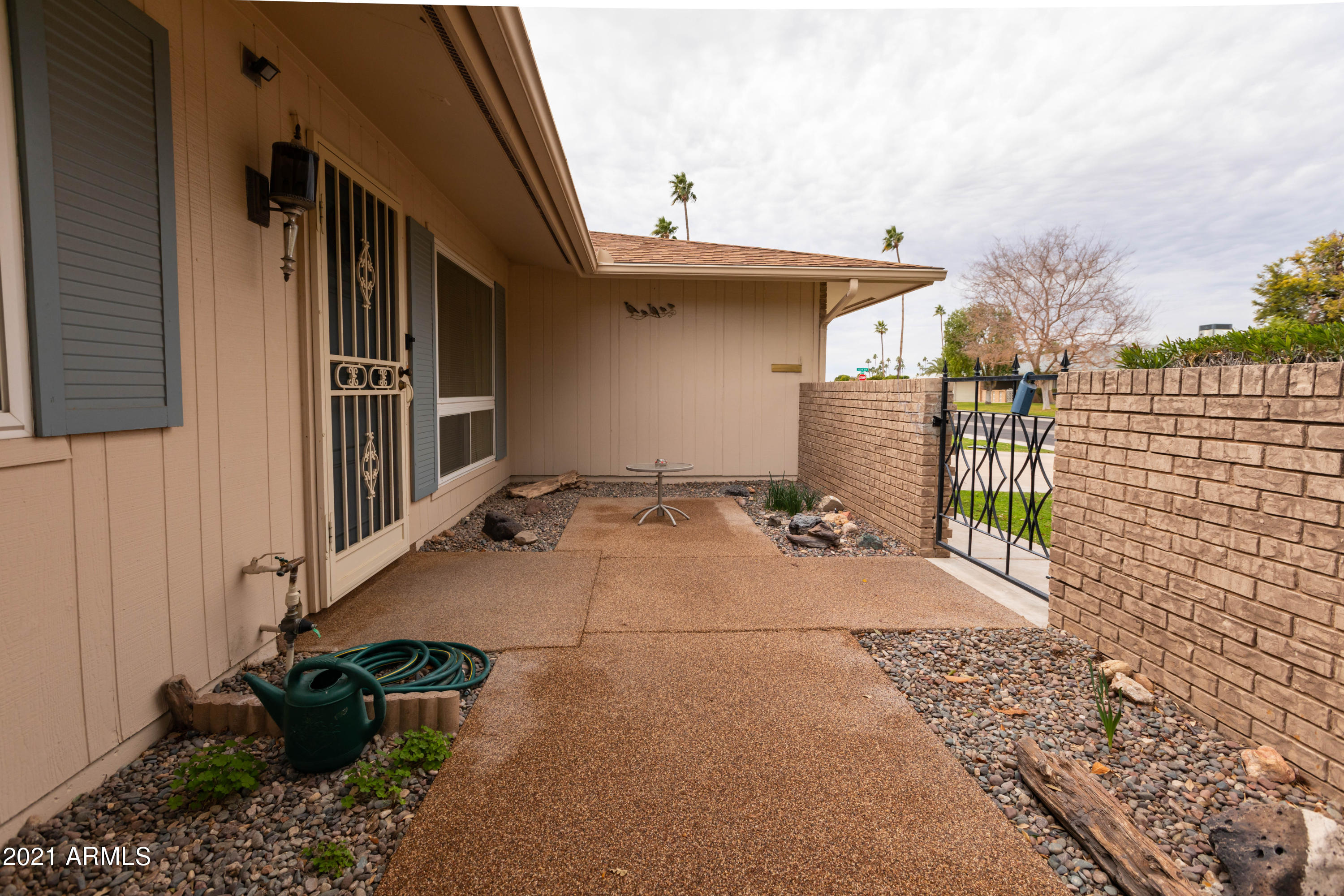10207 West Royal Oak Road Sun City, AZ 85351 - Photo 5 of 38 front courtyard 2