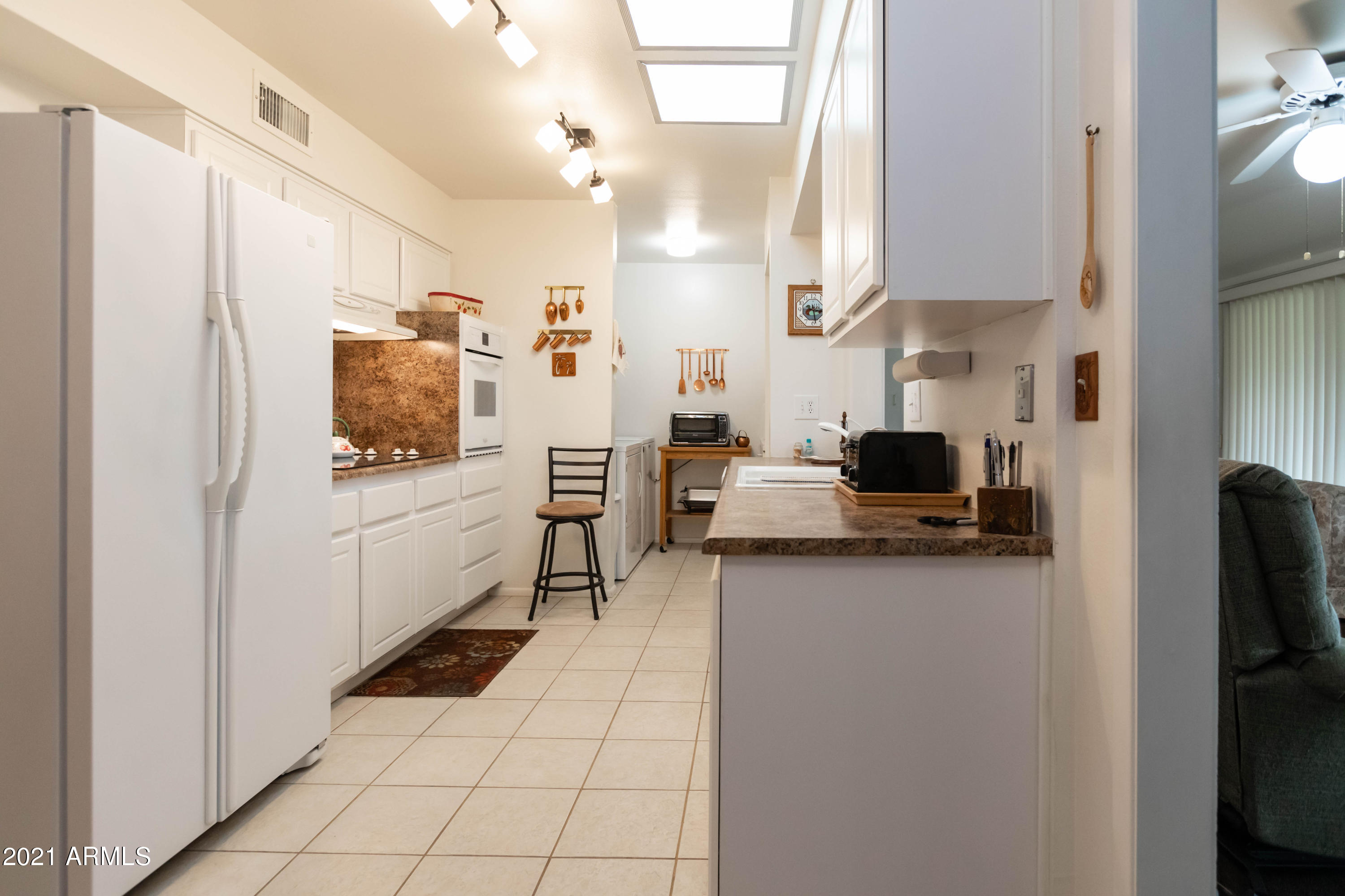10207 West Royal Oak Road Sun City, AZ 85351 - Photo 10 of 38 kitchen