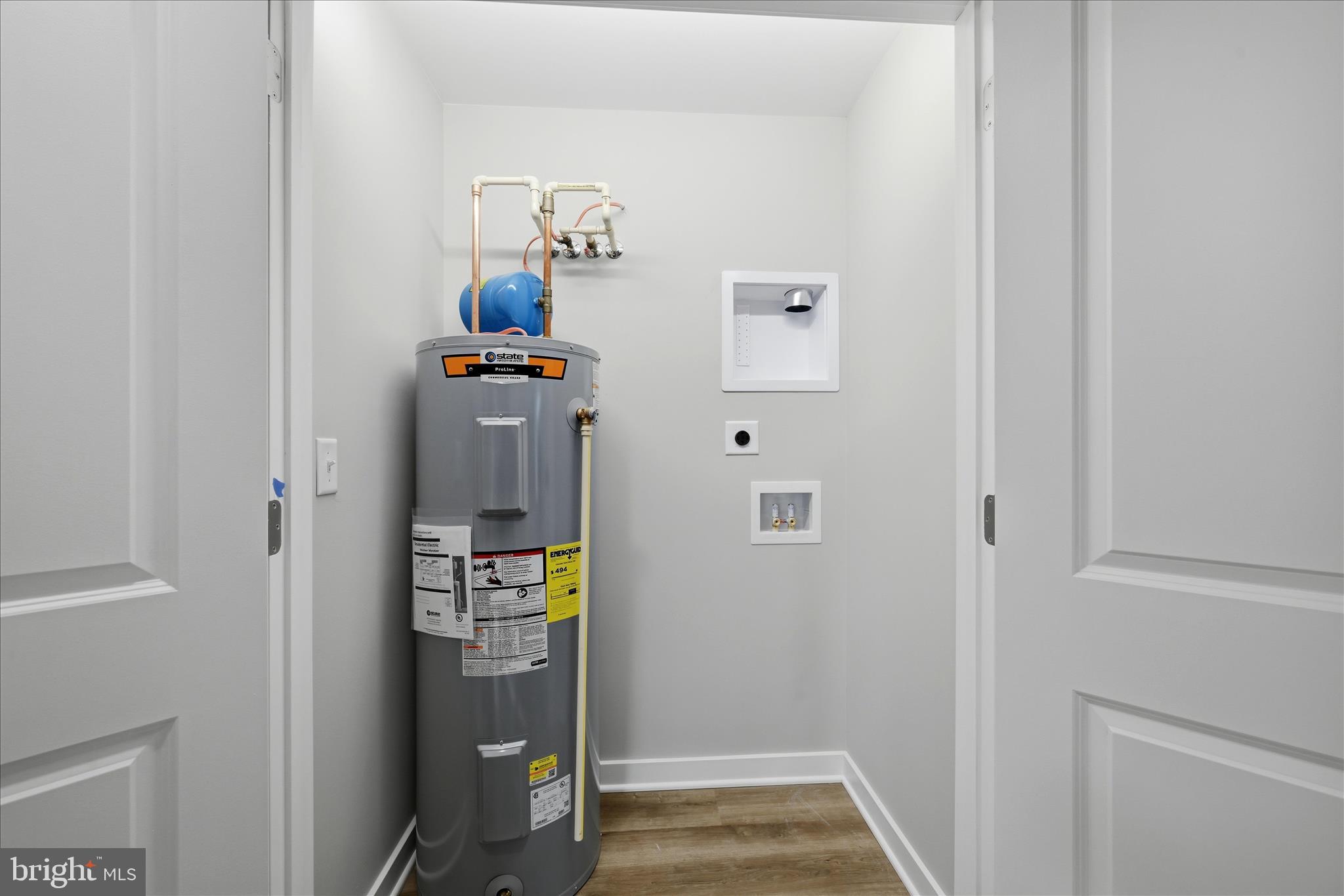 217 Myrtle Avenue Winchester, VA 22601 - Photo 26 of 52 a room that has a window in it