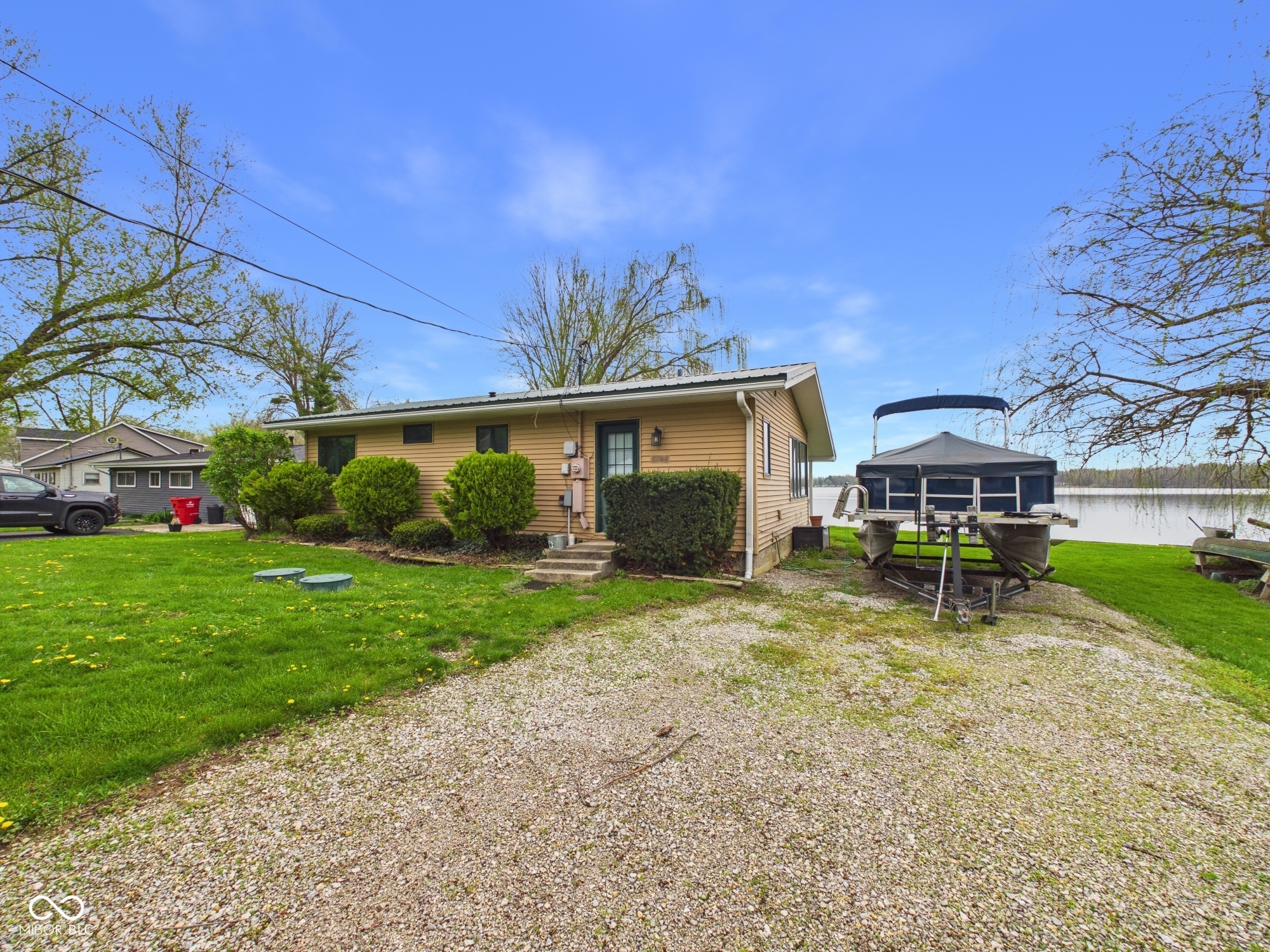 8746 South Valentine Road Claypool, IN 46510 - Photo 3 of 29