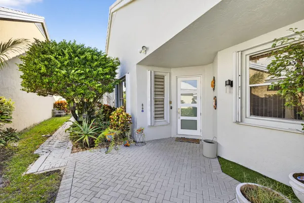$425,000 | 8337 Horseshoe Bay Road, Boynton Beach, FL 33472