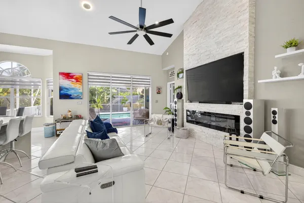 $425,000 | 8337 Horseshoe Bay Road, Boynton Beach, FL 33472