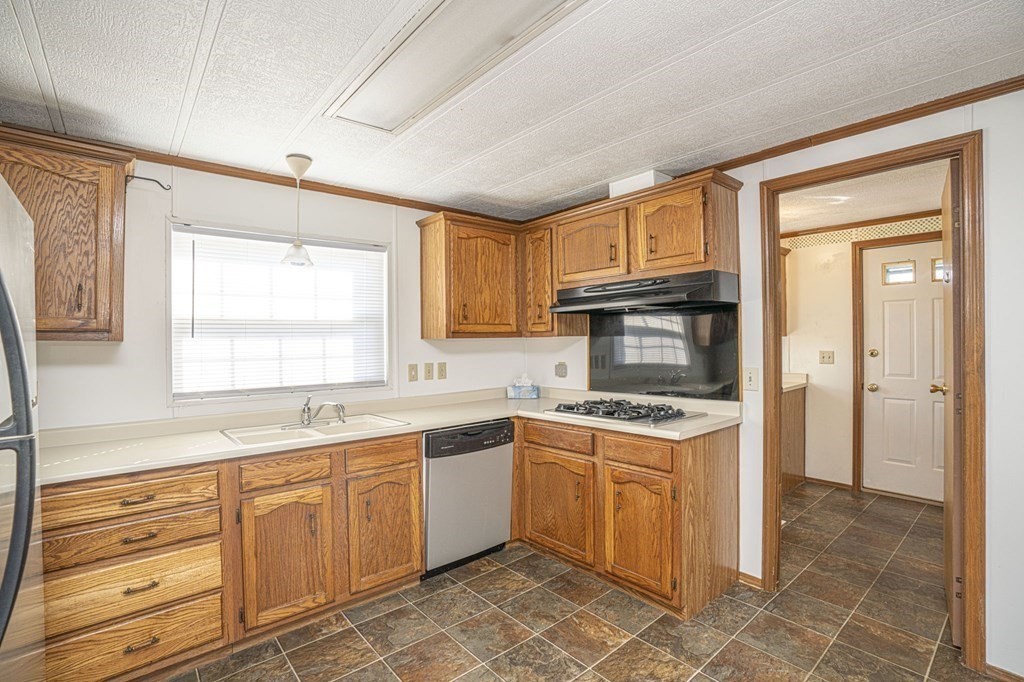 4 Nice Street Raynham, MA 02767 - Photo 8 of 29 Gallery Image 8