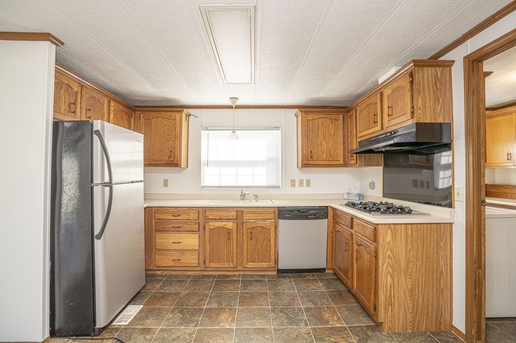 4 Nice Street Raynham, MA 02767 - Photo 9 of 29 Gallery Image 9