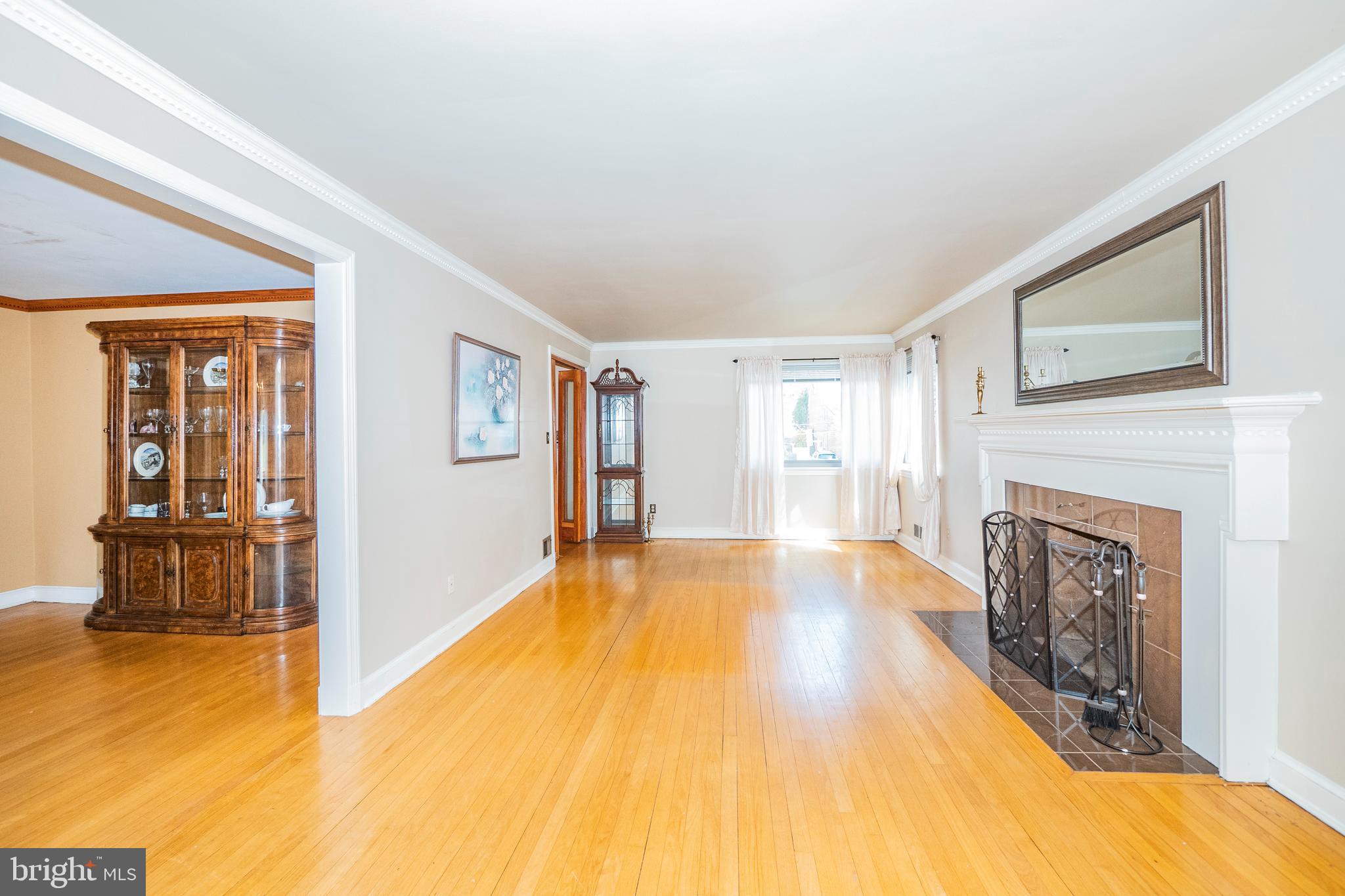 1416 Leegate Road Northwest Washington, DC 20012 - Photo 24 of 66 Living Room