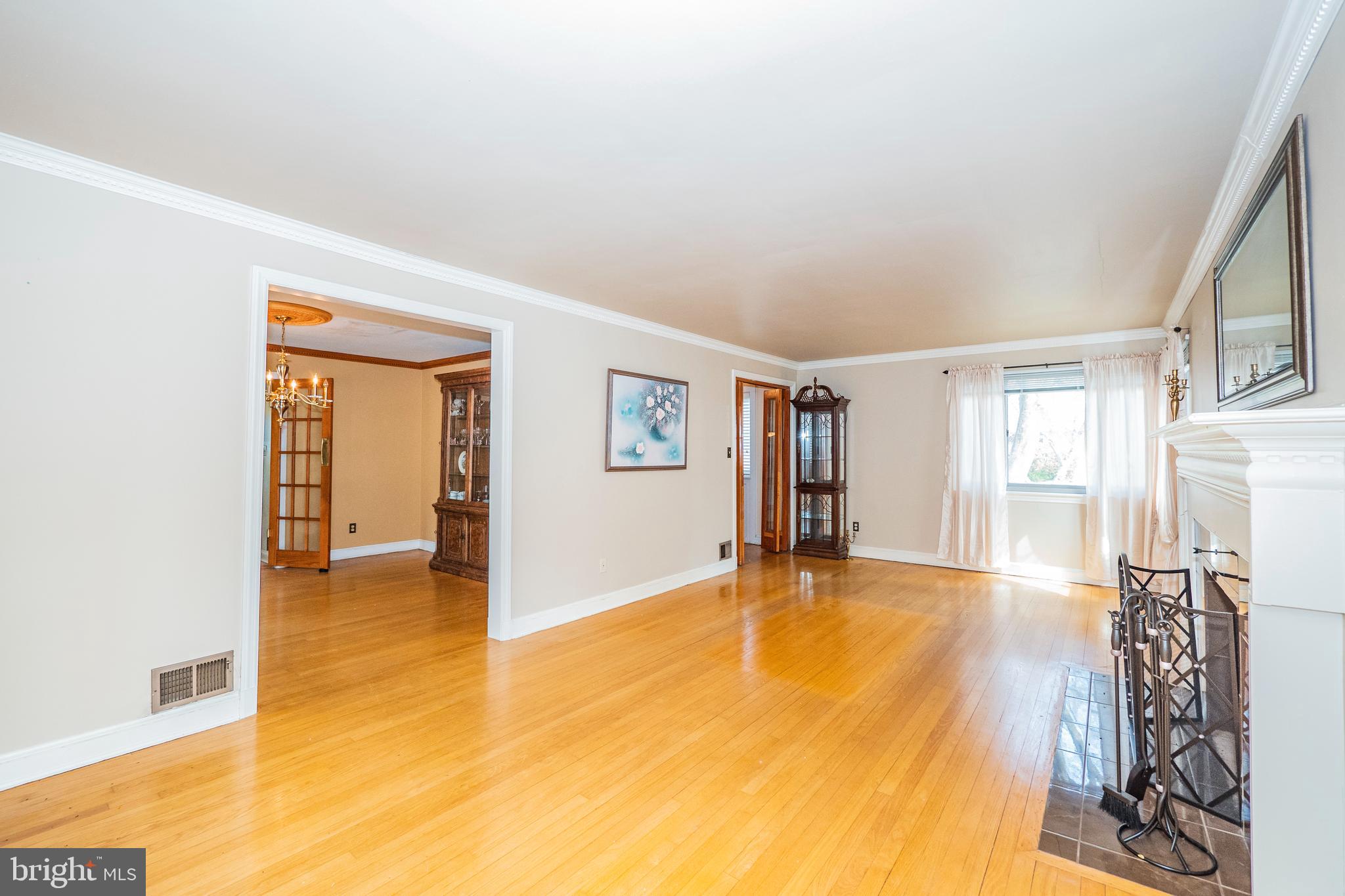 1416 Leegate Road Northwest Washington, DC 20012 - Photo 25 of 66 Living Room