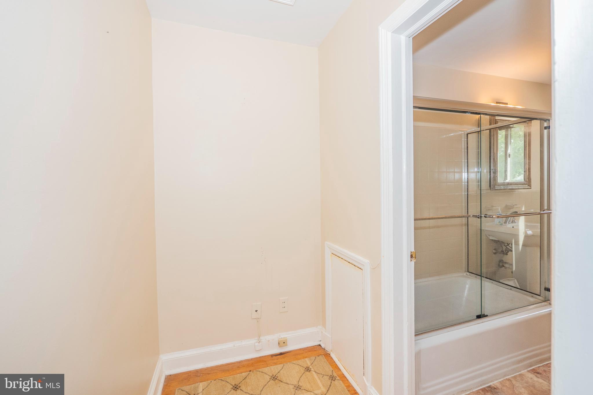 1416 Leegate Road Northwest Washington, DC 20012 - Photo 44 of 66 Hall Bath