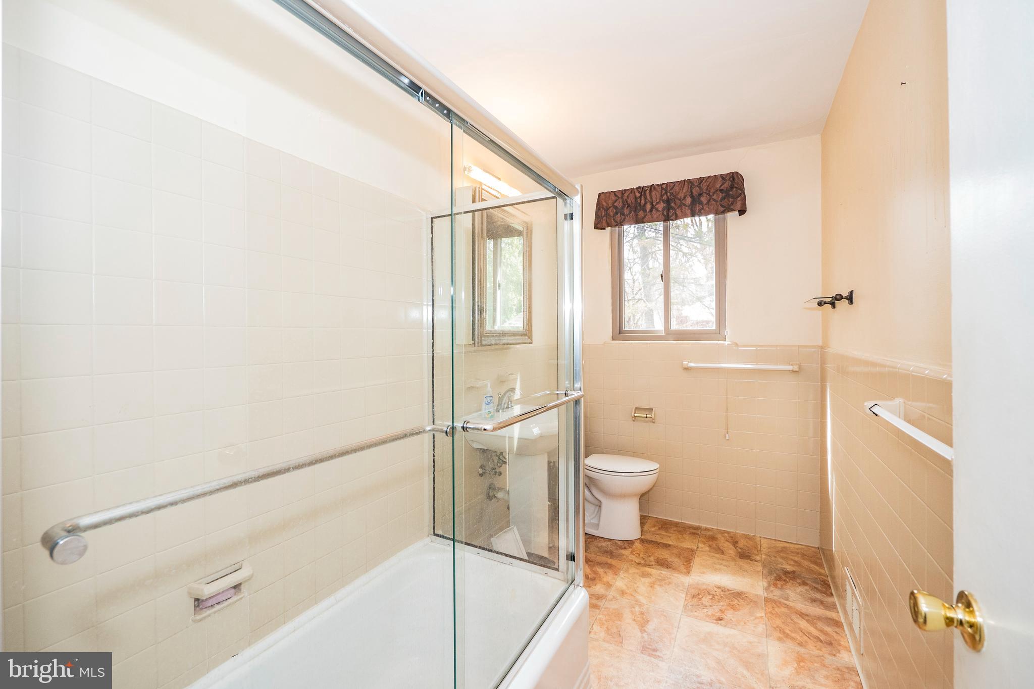 1416 Leegate Road Northwest Washington, DC 20012 - Photo 45 of 66 Hall Bath