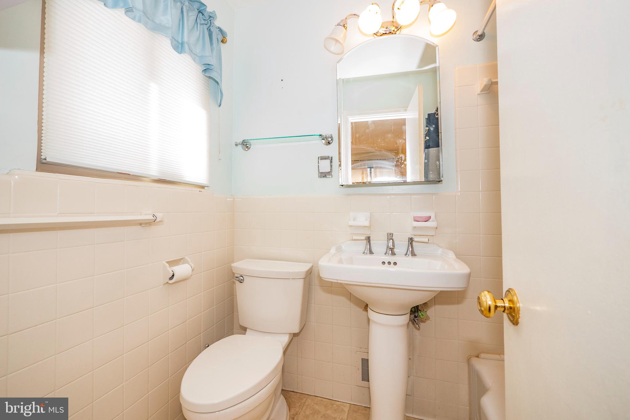 1416 Leegate Road Northwest Washington, DC 20012 - Photo 53 of 66 Primary Bath