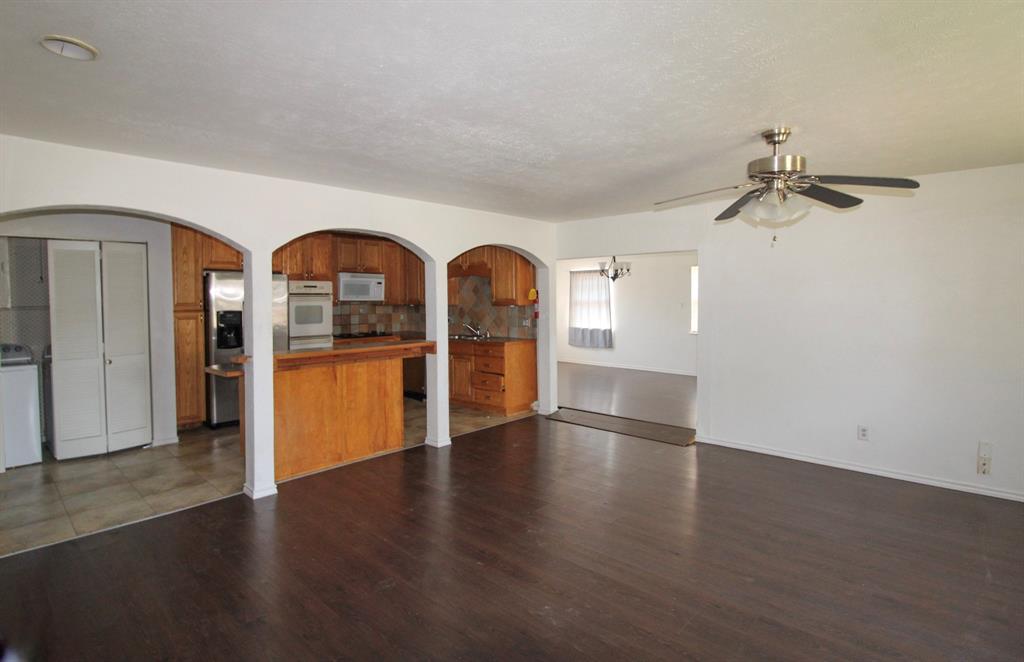 3102 Abbey Road Carrollton, TX 75007 - Photo 5 of 17