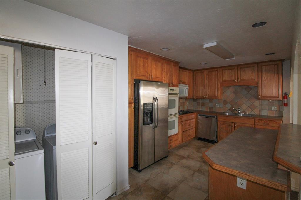 3102 Abbey Road Carrollton, TX 75007 - Photo 8 of 17