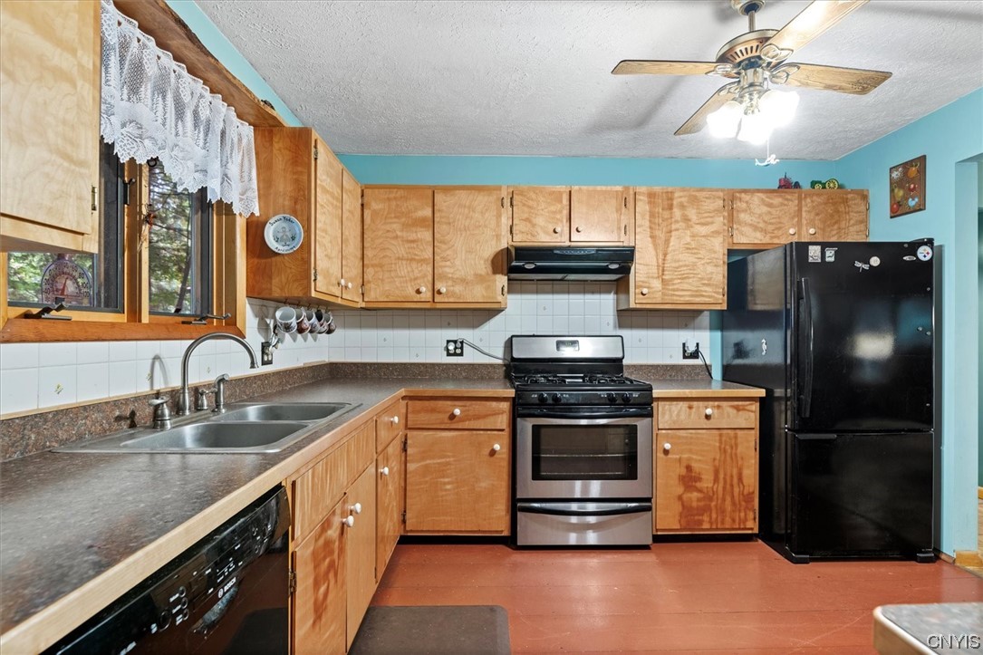 105 Riverside Drive Webb, NY 13420 - Photo 6 of 22 Nice sized kitchen