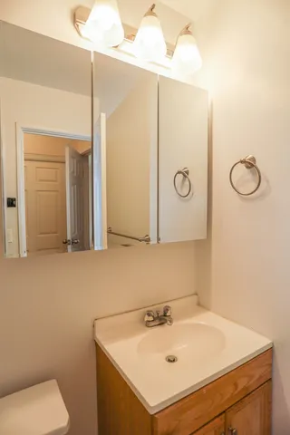 $1,050 | 1055 West Catalpa Avenue, Unit 511, Chicago, IL 60640