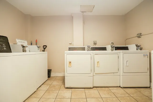 $1,050 | 1055 West Catalpa Avenue, Unit 511, Chicago, IL 60640