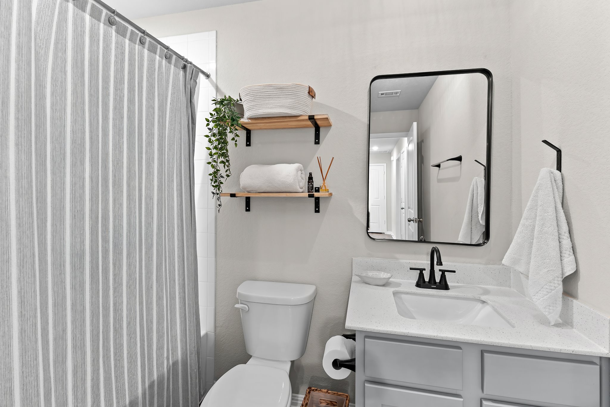 213 Mais Drive Georgetown, TX 78626 - Photo 21 of 39 a bathroom with a toilet sink and mirror