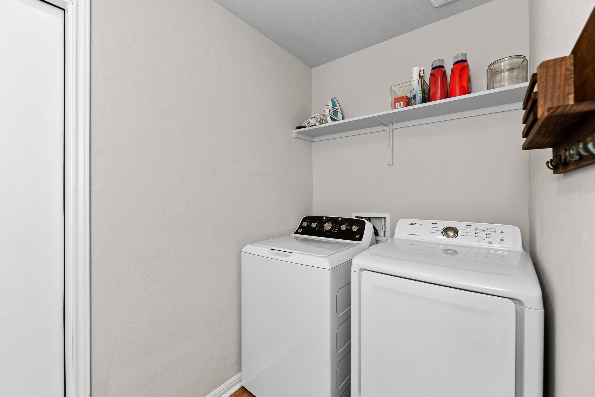 213 Mais Drive Georgetown, TX 78626 - Photo 31 of 39 a utility room with dryer and washer