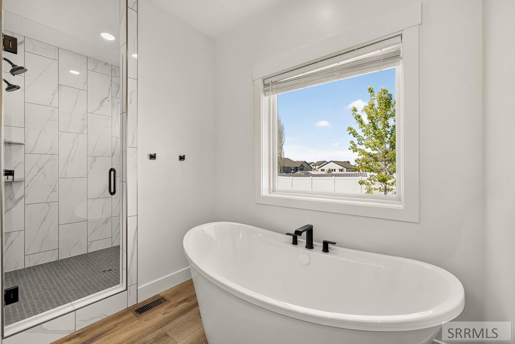 3042 Lin Road Idaho Falls, ID 83401 - Photo 29 of 68 Master Bathroom
