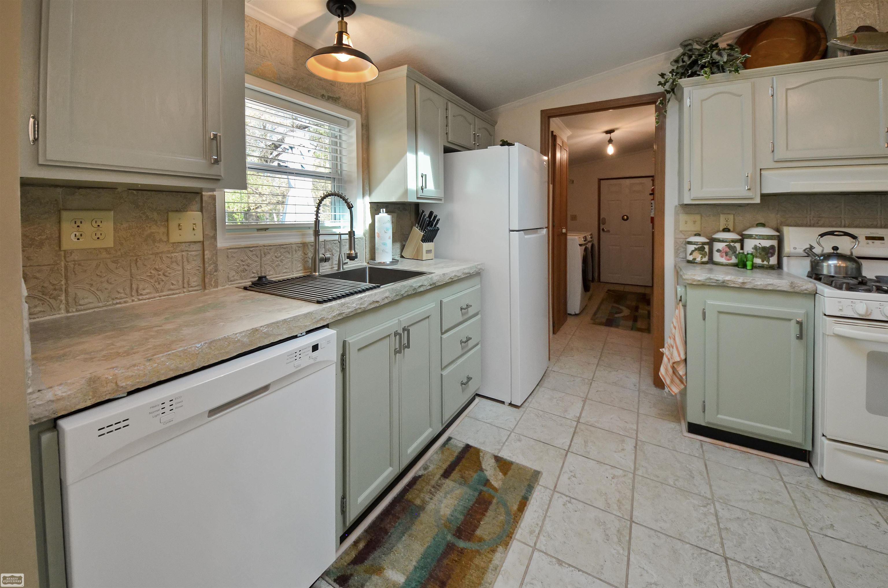 4309 Ridgeway Trail Lake, MI 48632 - Photo 18 of 58 50175376-a20b9e78-a70b-4fef-a4c8-9dda34e07644.JPG