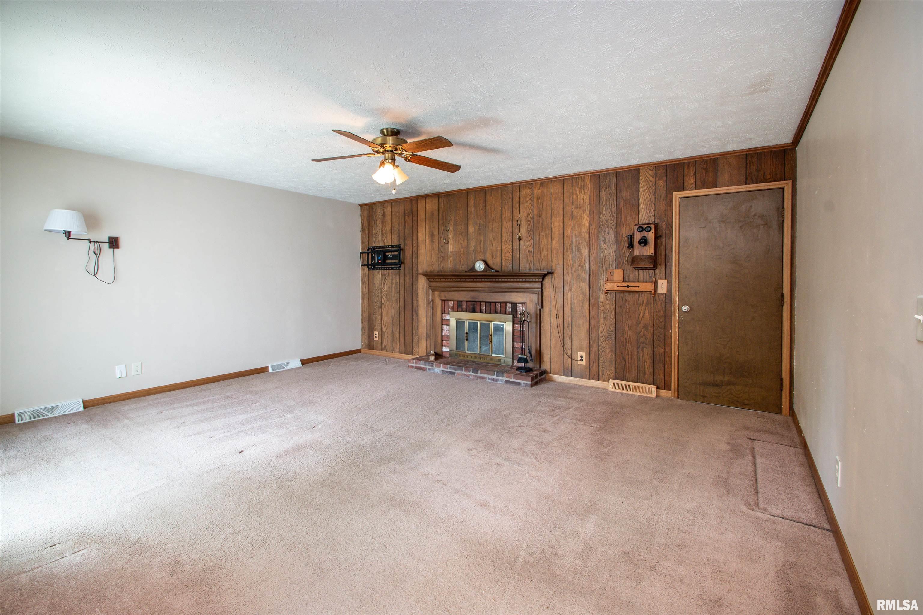 3902 North Rochelle Lane Peoria, IL 61615 - Photo 11 of 40 Gallery Image 11