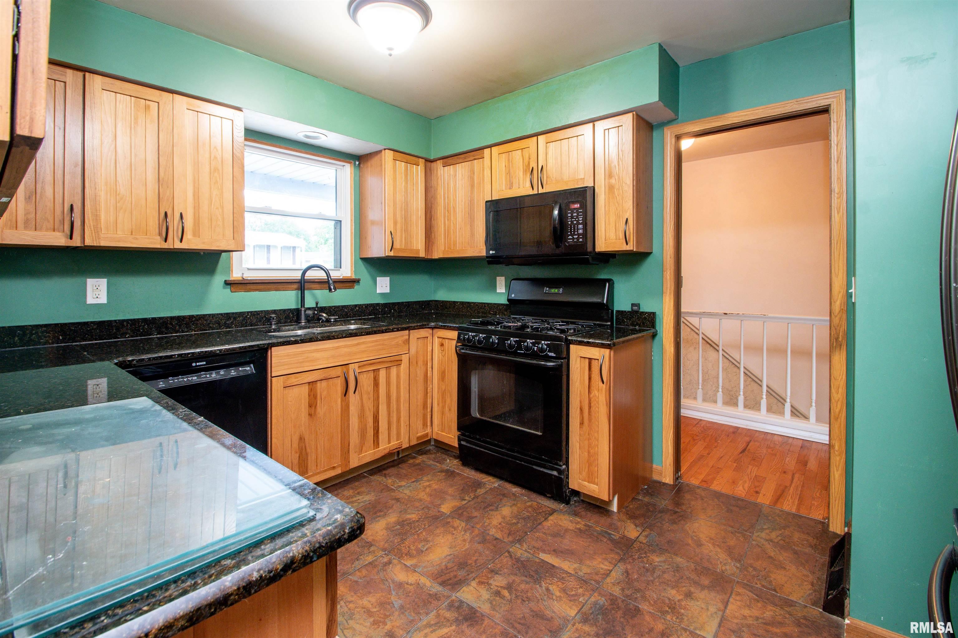 3902 North Rochelle Lane Peoria, IL 61615 - Photo 9 of 40 Gallery Image 9