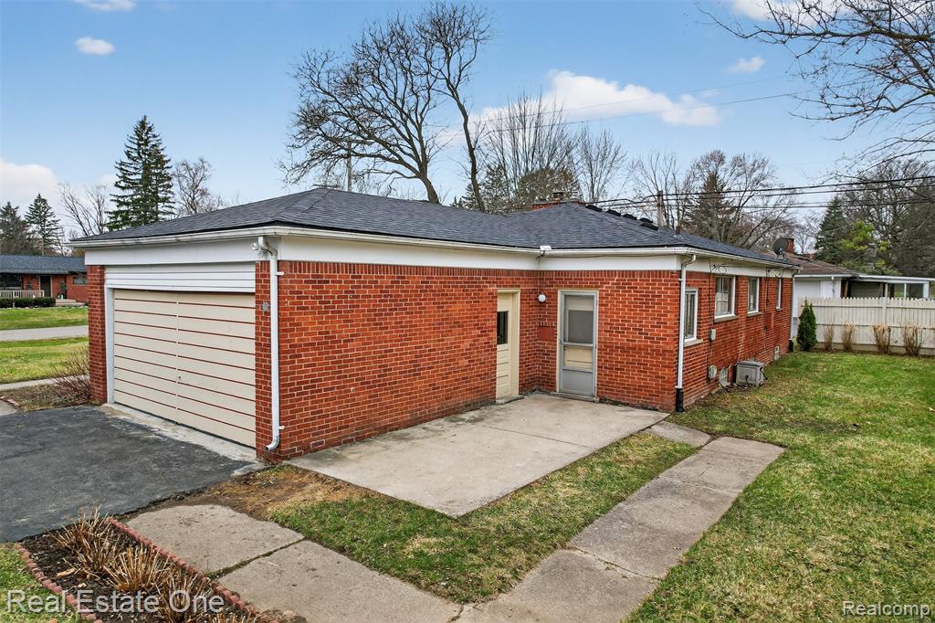 28491 Bayberry Road Farmington Hills, MI 48331 - Photo 27 of 37