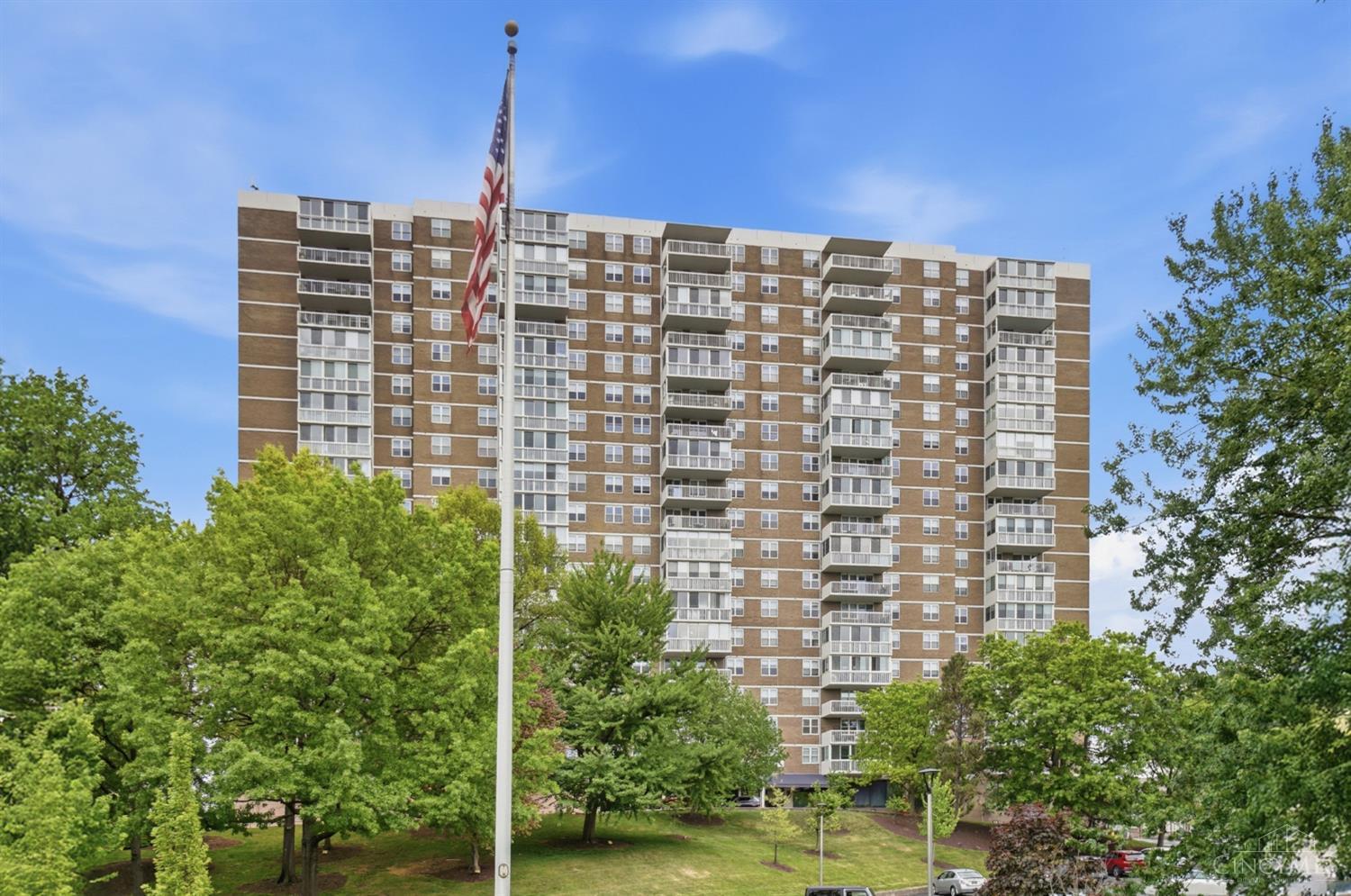2444 Madison Road, Unit 408 Cincinnati, OH 45208 - Photo 1 of 49