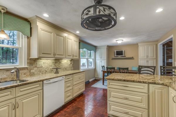 46 Chatham Road Billerica, MA 01821 - Photo 11 of 30