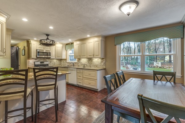 46 Chatham Road Billerica, MA 01821 - Photo 8 of 30