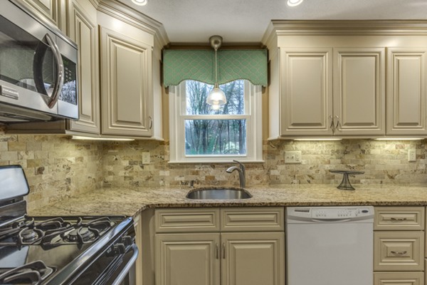 46 Chatham Road Billerica, MA 01821 - Photo 9 of 30