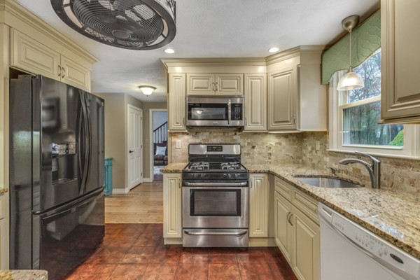 46 Chatham Road Billerica, MA 01821 - Photo 10 of 30